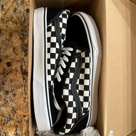 BNIB Men’s Vans - Picture 3 of 4